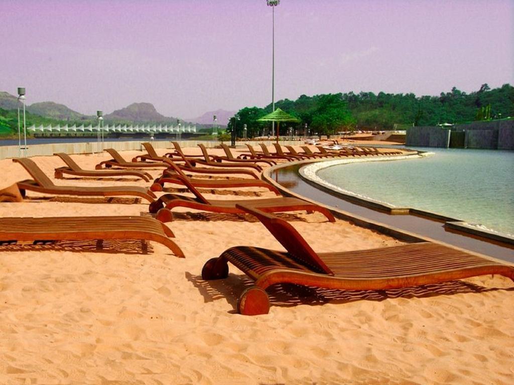 Aamby Valley City Lonavala Buitenkant foto The beach at the resort