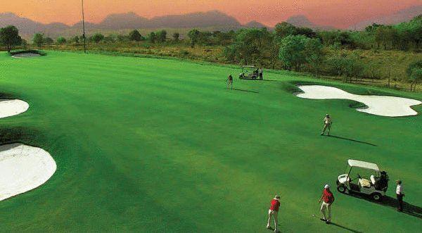 Aamby Valley City Lonavala Buitenkant foto Golf Course at the DLF City