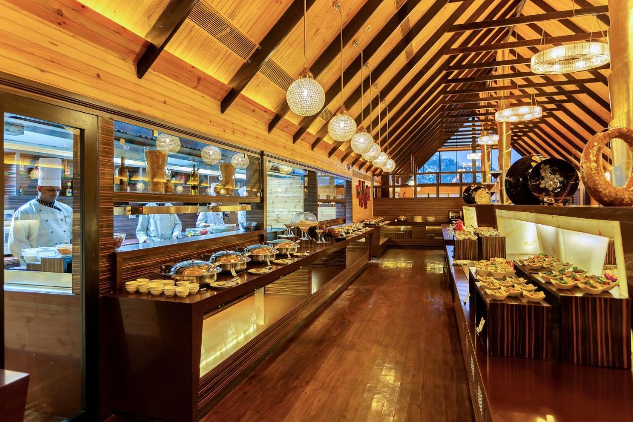 Aamby Valley City Lonavala Buitenkant foto The interior of the restaurant